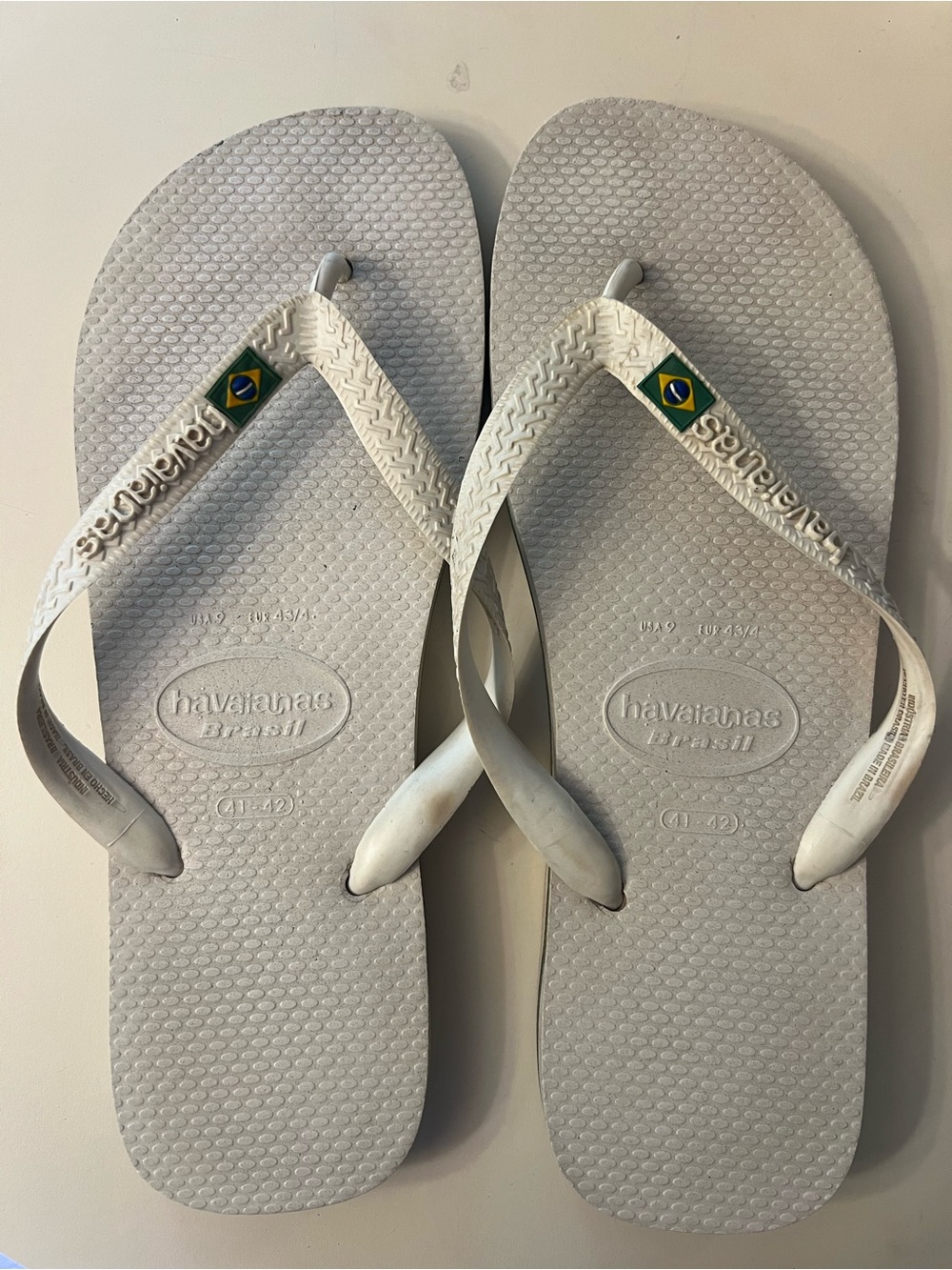 Havaianas Brazil White Flip Flop Sandals with Brazilian Flag Detail Sz 9 UNISEX